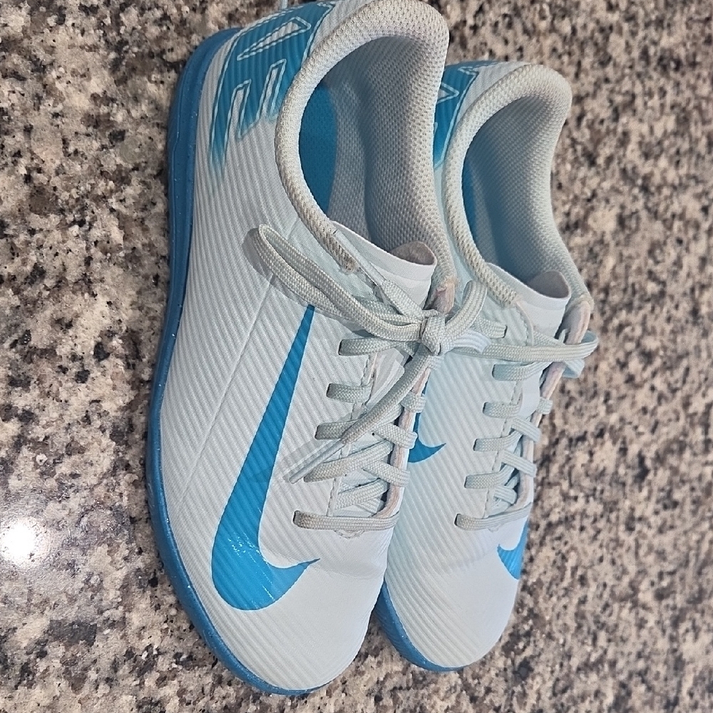 Nike Youth Futsal/Indoor Soccer Shoes